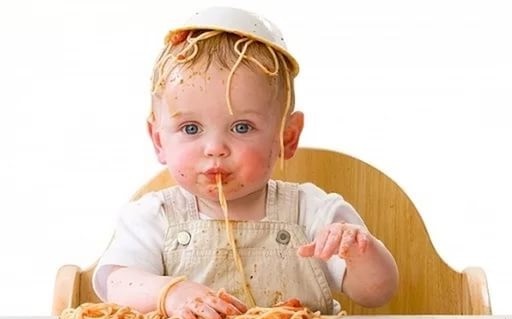як навчити дитину їсти самостійно