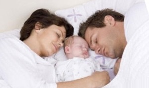 Як відучити дитину спати з батьками