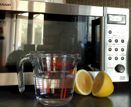 як почистити мікрохвильовку лимонною кислотою