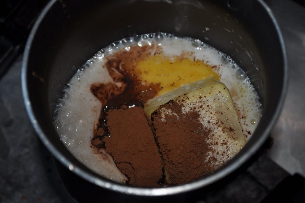 Приготування шоколадного сиропу