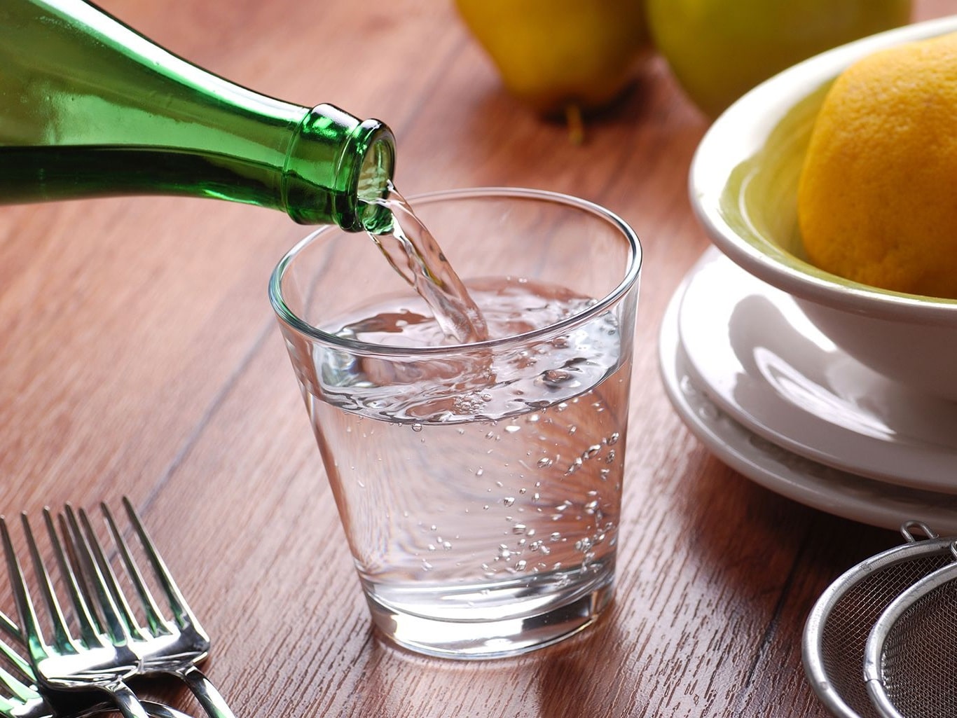 як правильно пити воду після їжі